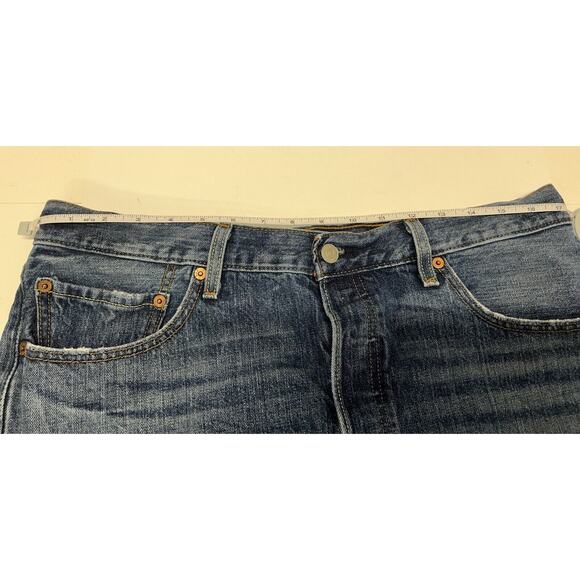 Levi's Womens 501 Jean Shorts Size 32 Medium Wash Denim Cut Off Style Button Fly - Picture 6 of 11